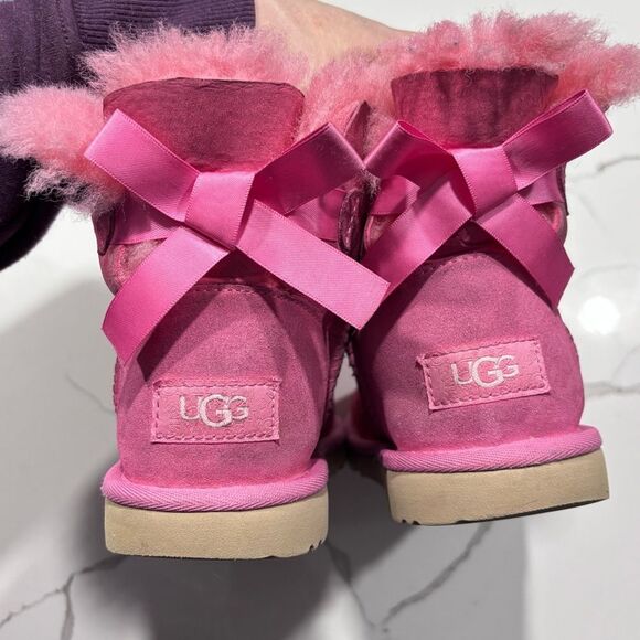 Ugg | Girls Pink Toddler Mini Bailey Bow Winter Leather Boots - Picture 1 of 13